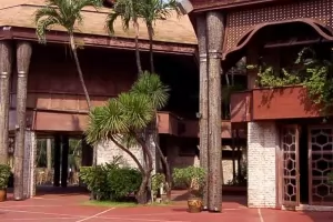 Coconut Palace Courtyard thumbnail
